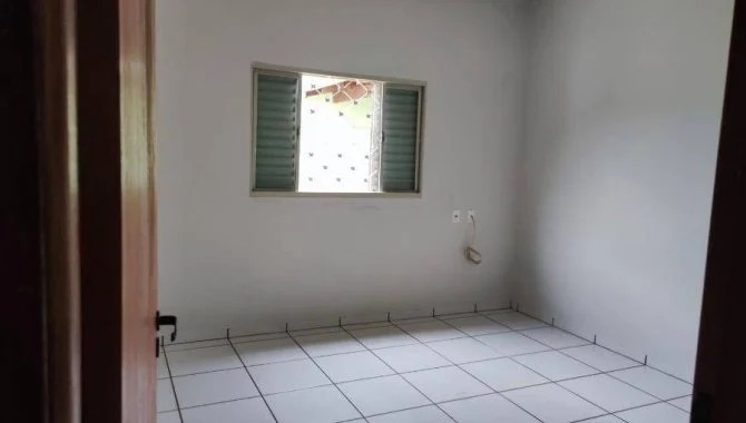 Imagem 15 - R Pirajuba, 1627, Ipe Amarelo, Frutal, MG